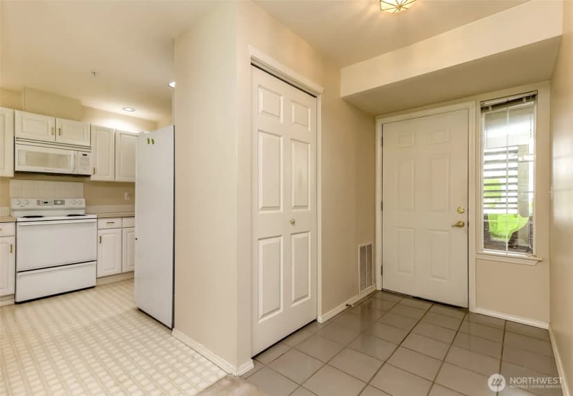 Property photo for 2037 S 368th Place, Federal Way photo 8