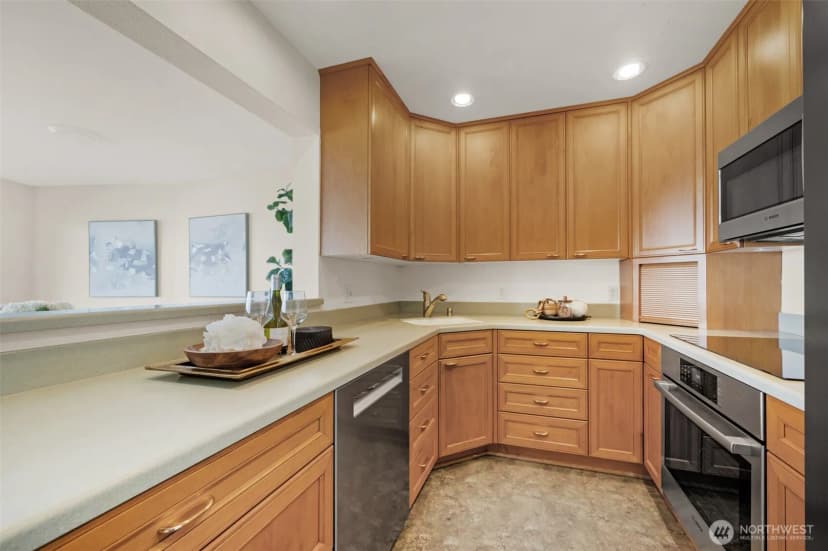 Property photo for 1221 Harbor Avenue Sw #402-3, Seattle photo 18