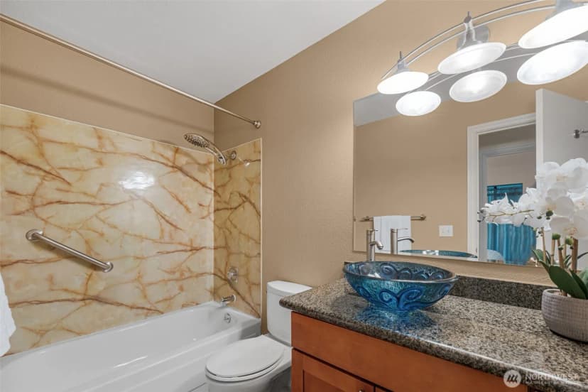 Property photo for 1221 Harbor Avenue Sw #402-3, Seattle photo 24