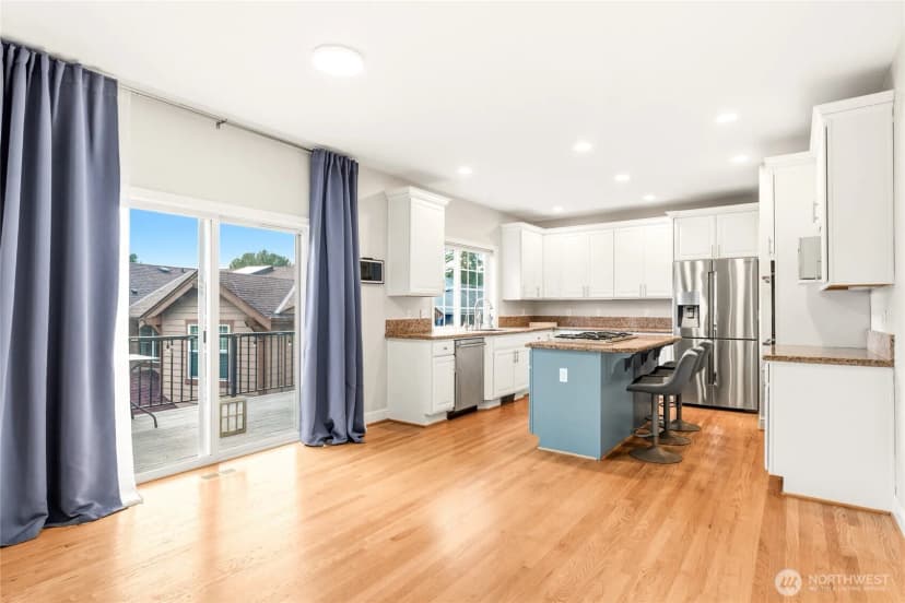 Property photo for 8218 Ne 187th Way, Kenmore photo 12