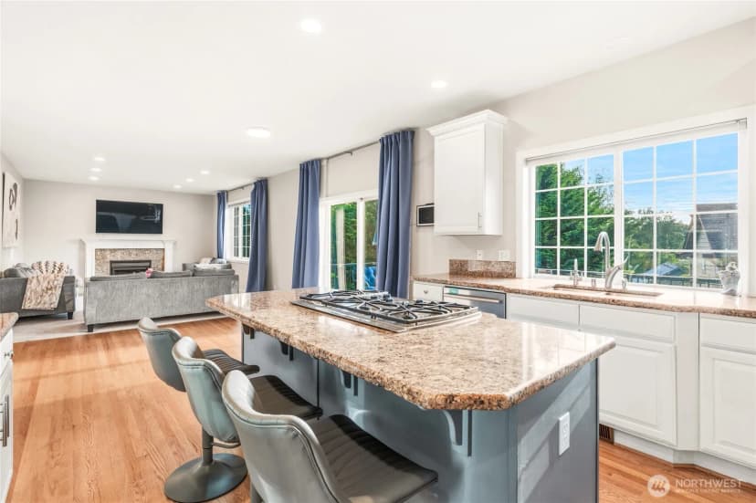 Property photo for 8218 Ne 187th Way, Kenmore photo 7