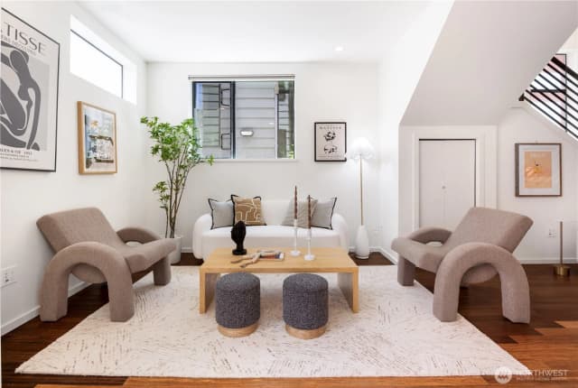 Property photo for 1808 11th Avenue #b, Seattle photo 2