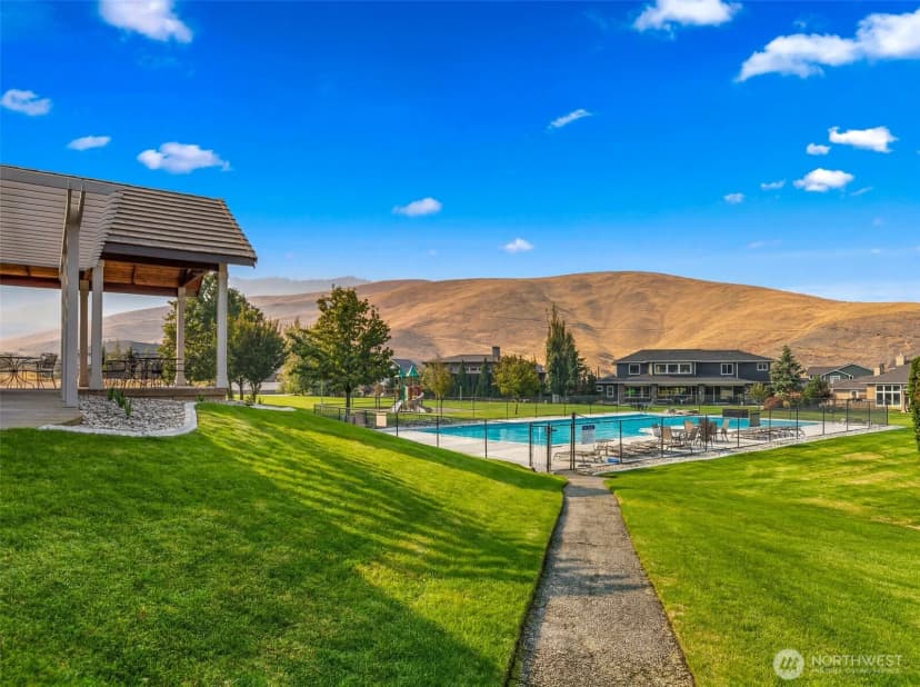 Property photo for 2021 Broadhurst Place, Wenatchee photo 38