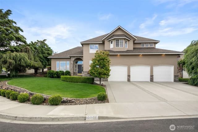 Property photo for 2021 Broadhurst Place, Wenatchee