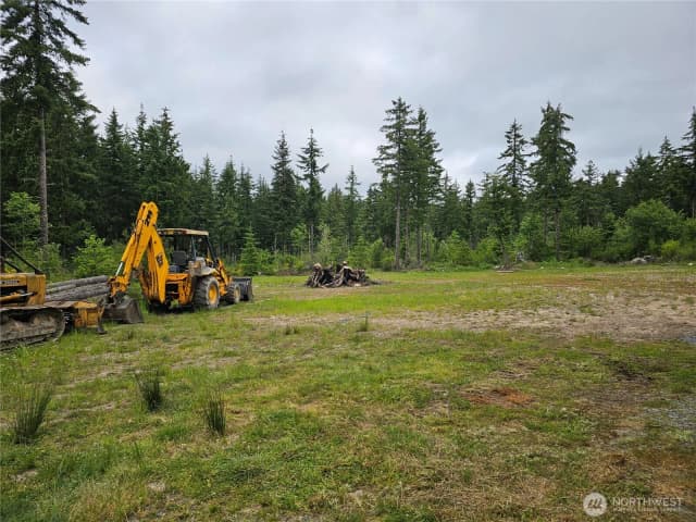 Property photo for 42911 28th Avenue E, Eatonville photo 3