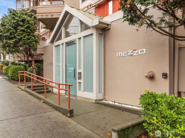 Property photo for 711 E Denny Way #104, Seattle photo 2