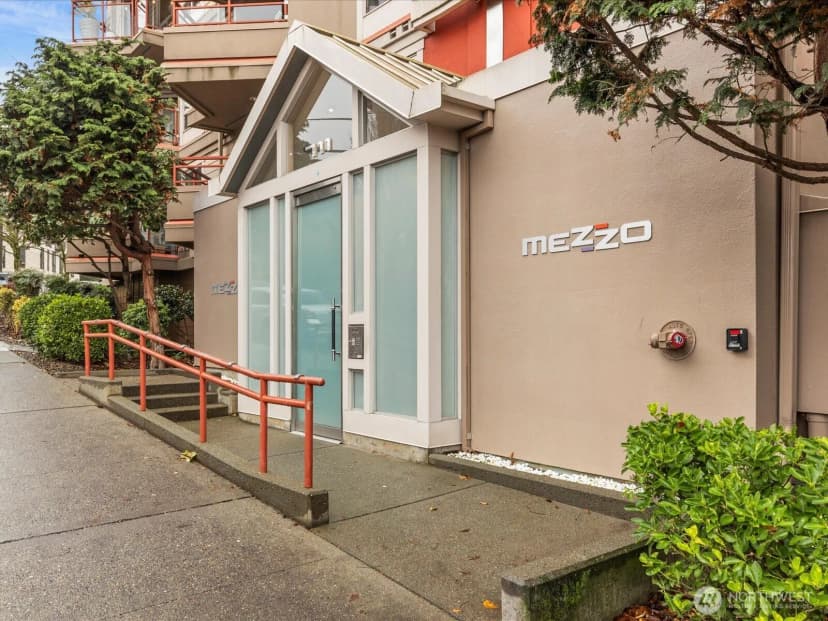 Property photo for 711 E Denny Way #104, Seattle photo 2