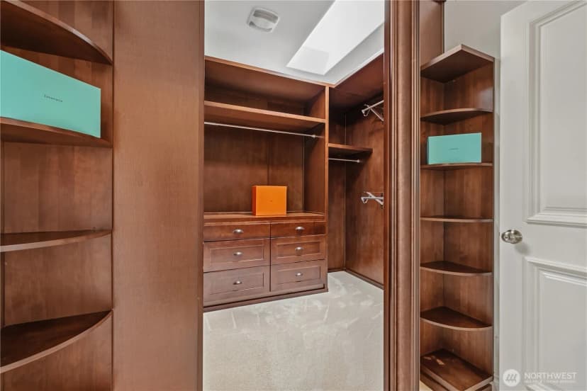 Property photo for 413 174th Place Ne, Bellevue photo 25