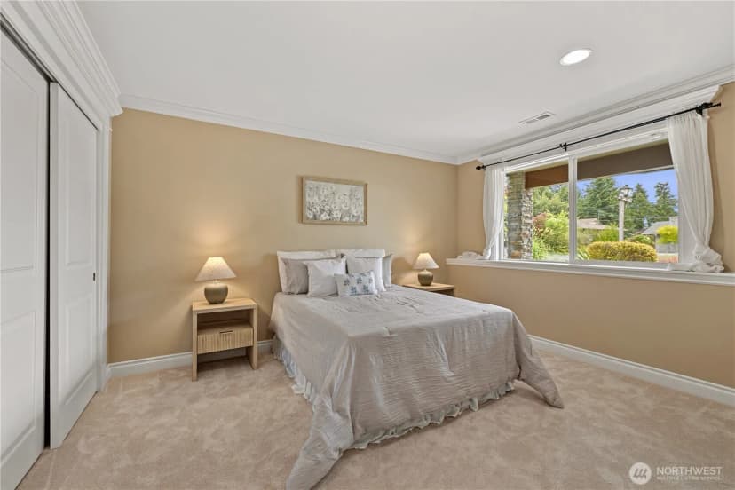 Property photo for 413 174th Place Ne, Bellevue photo 32