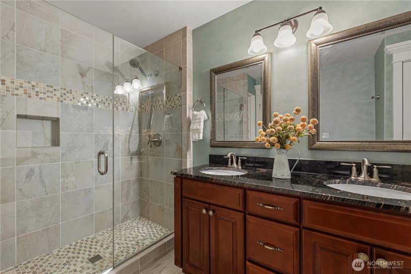 Property photo for 413 174th Place Ne, Bellevue photo 31