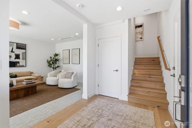 Property photo for 2710 58th Avenue Sw, Seattle photo 4