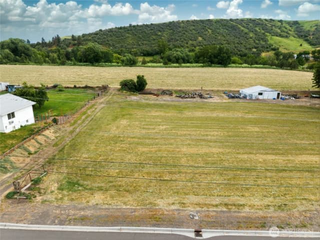 Property photo for 0 Nka W Seventh Street, Waitsburg photo 2
