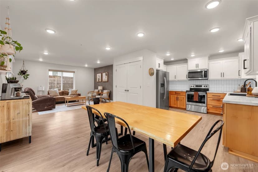 Property photo for 610 Stone View Way, Kalama photo 11