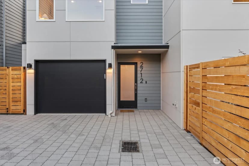 Property photo for 2712 58th Avenue Sw, Seattle photo 2