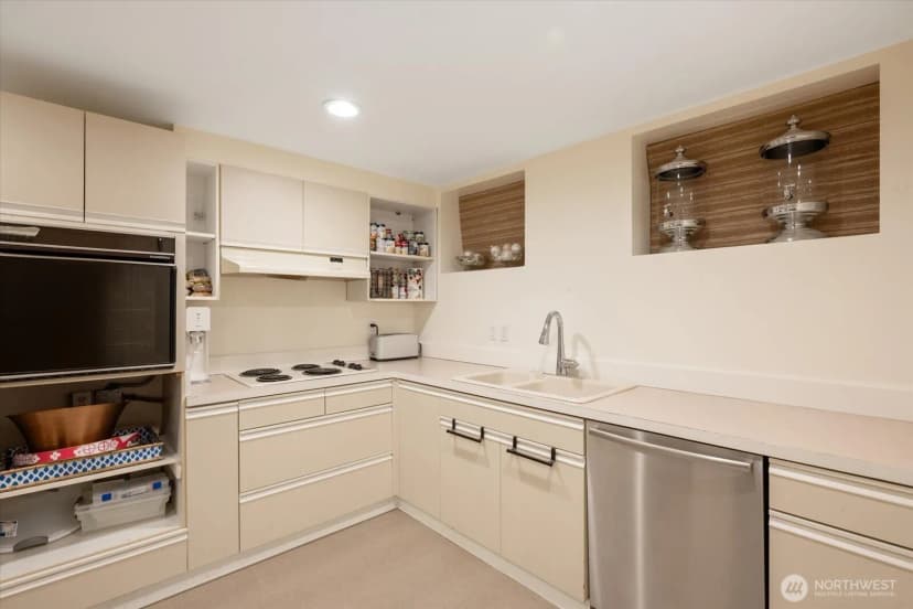 Property photo for 1215 E Lynn Street, Seattle photo 31