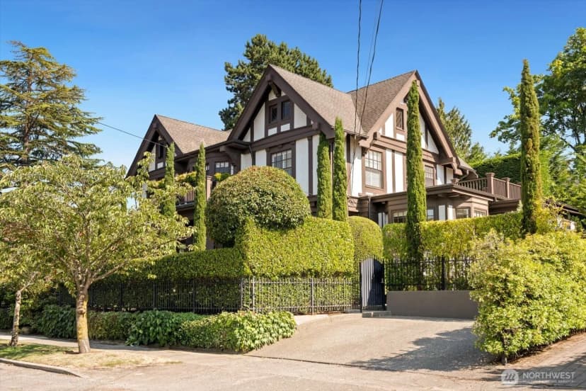 Property photo for 1215 E Lynn Street, Seattle photo 4