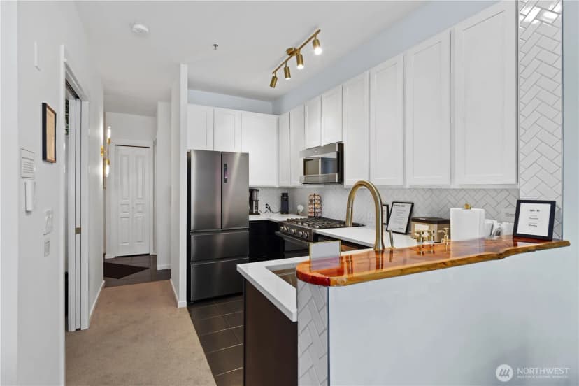 Property photo for 1950 Alaskan Way #422, Seattle photo 10
