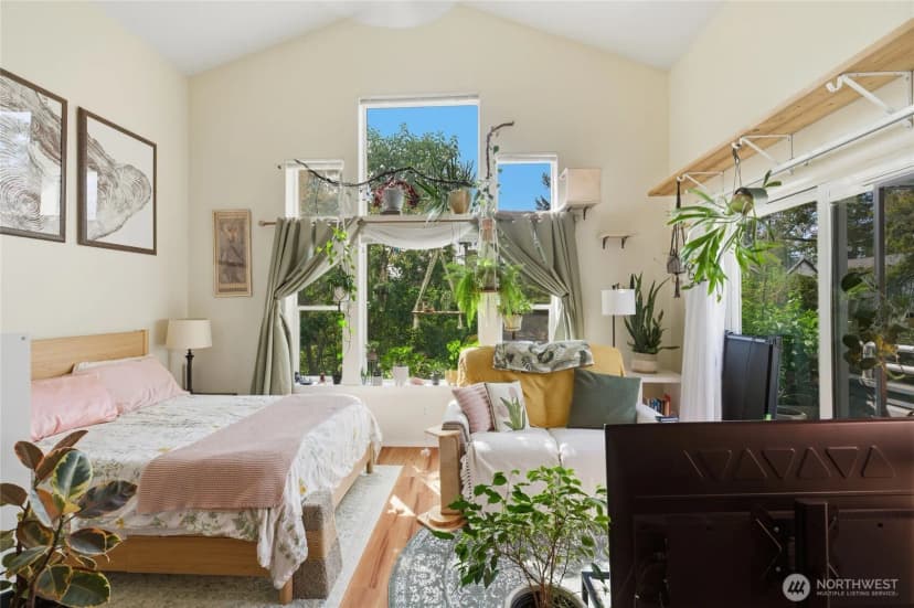 Property photo for 13310 Greenwood Avenue N, Seattle photo 16