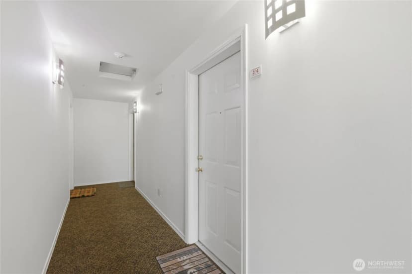Property photo for 13310 Greenwood Avenue N, Seattle photo 13