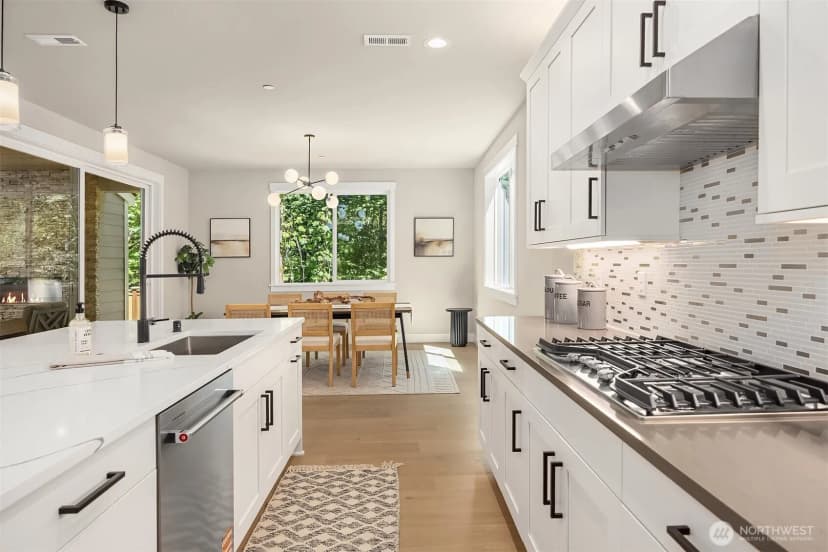 Property photo for 15002 75th Avenue Ne, Kenmore photo 7