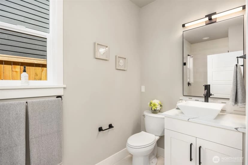 Property photo for 15002 75th Avenue Ne, Kenmore photo 11