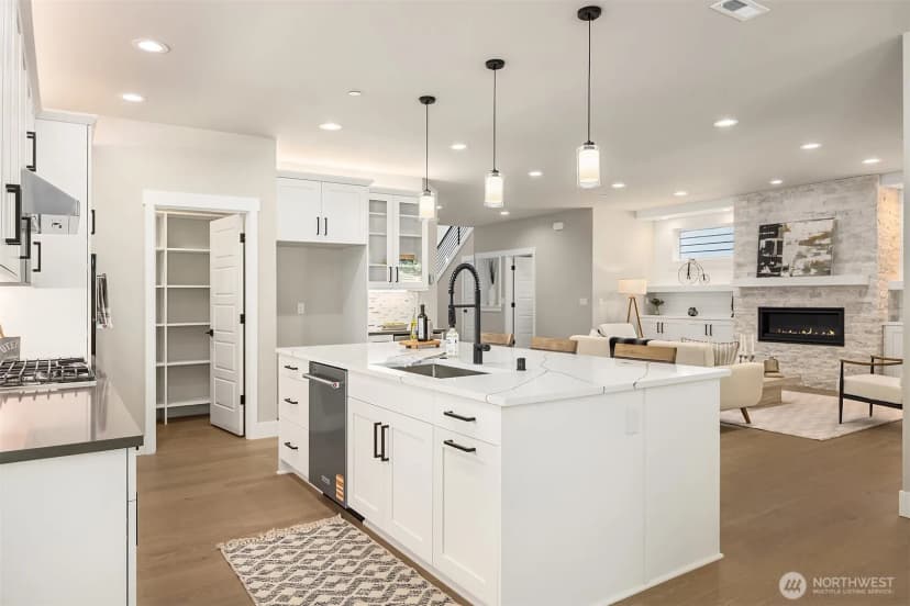 Property photo for 15002 75th Avenue Ne, Kenmore photo 6