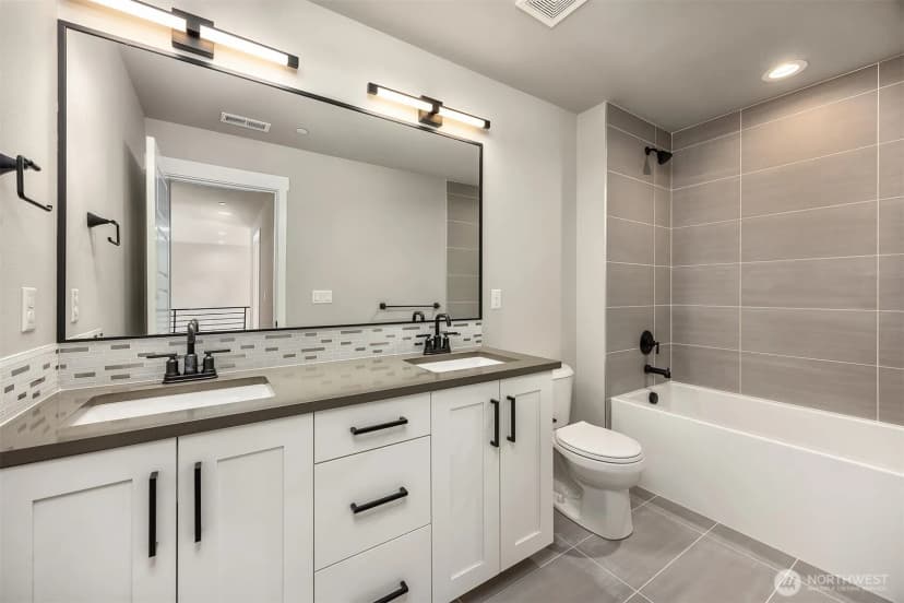 Property photo for 15002 75th Avenue Ne, Kenmore photo 18