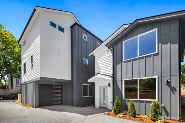 Property photo for 334 Ne 90th Street, Seattle photo 2
