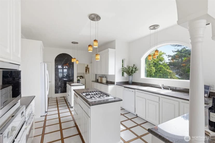 Property photo for 511 W Highland Drive, Seattle photo 16