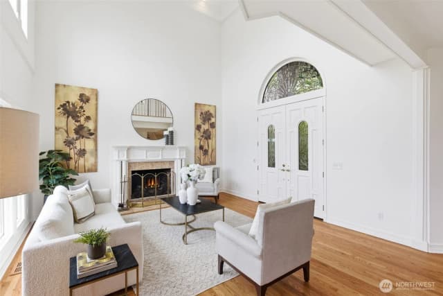 Property photo for 511 W Highland Drive, Seattle photo 4