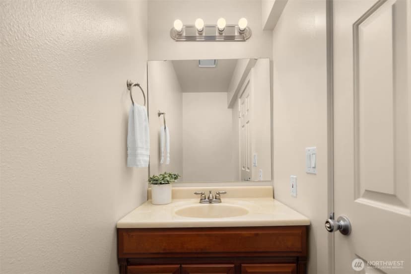 Property photo for 515 Newport Way Nw #b3, Issaquah photo 16