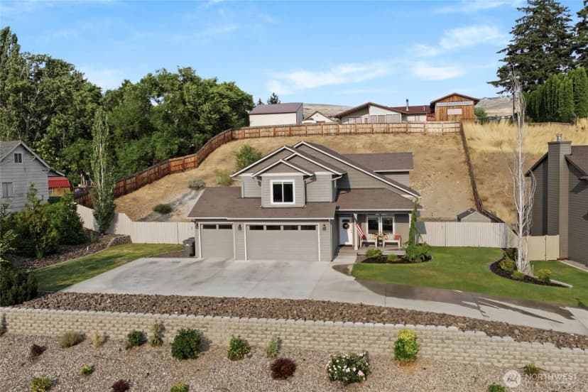 Property photo for 3143 Nw Delcon Court, East Wenatchee photo 4