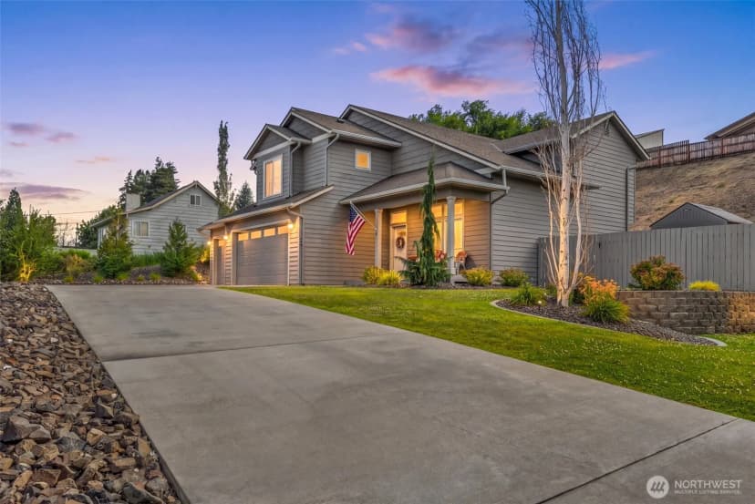 Property photo for 3143 Nw Delcon Court, East Wenatchee photo 2