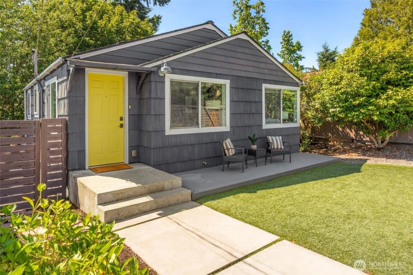 Property photo for 10025 Ashworth Avenue N, Seattle photo 3
