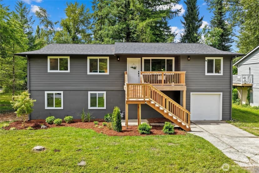 Property photo for 39845 Se Spruce Street, Snoqualmie