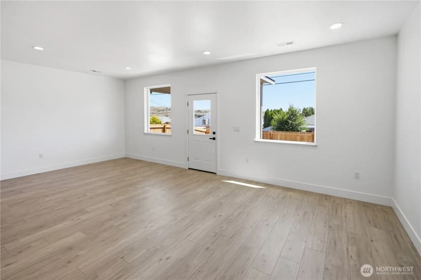 Property photo for 38 N Ginkgo Street, Soap Lake photo 13