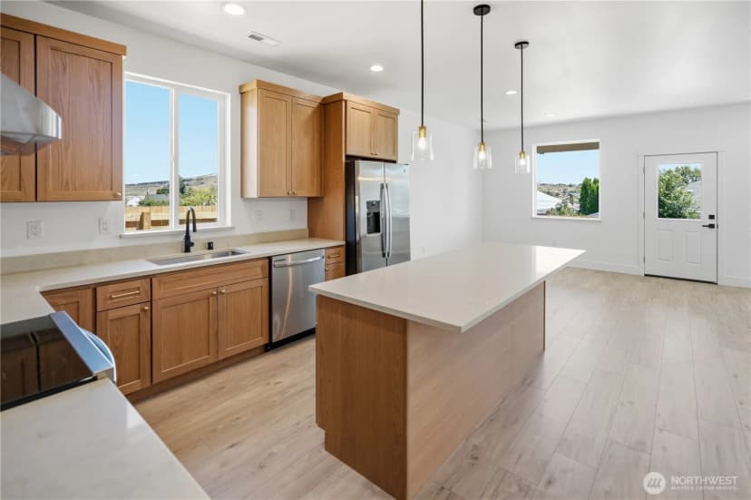 Property photo for 38 N Ginkgo Street, Soap Lake photo 9