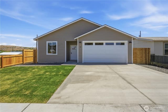 Property photo for 38 N Ginkgo Street, Soap Lake