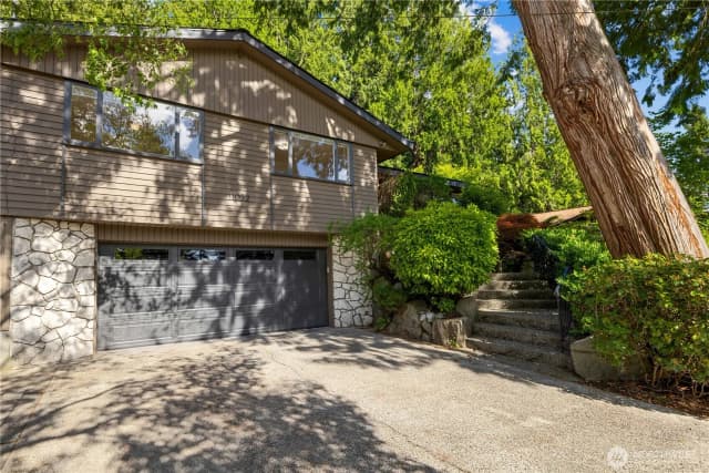 Property photo for 11032 39th Avenue Ne, Seattle photo 2