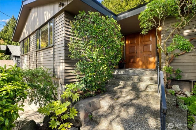 Property photo for 11032 39th Avenue Ne, Seattle photo 3
