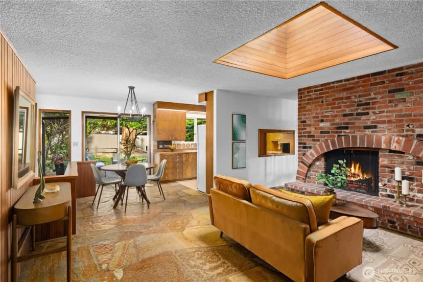 Property photo for 11032 39th Avenue Ne, Seattle photo 13