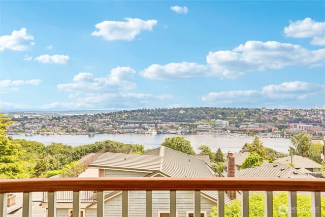 Property photo for 1616 Bigelow Avenue N, Seattle photo 4
