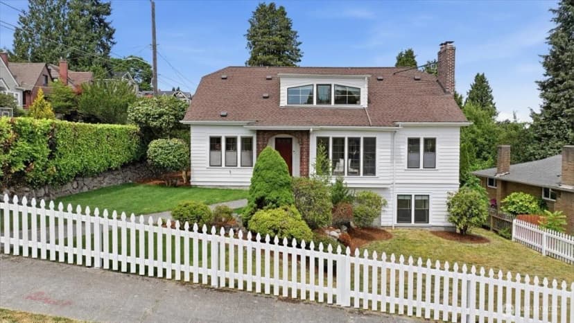 Property photo for 1902 Ne 73rd Street, Seattle