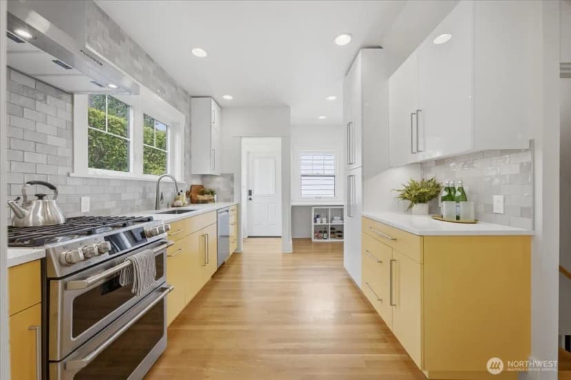 Property photo for 1902 Ne 73rd Street, Seattle photo 9