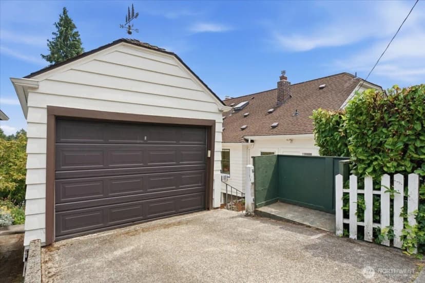 Property photo for 1902 Ne 73rd Street, Seattle photo 32