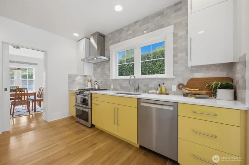 Property photo for 1902 Ne 73rd Street, Seattle photo 11