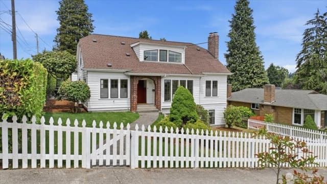 Property photo for 1902 Ne 73rd Street, Seattle photo 2