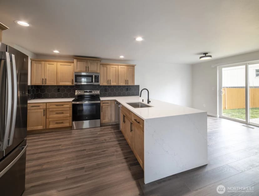 Property photo for 520 N Laventure Road, Mount Vernon photo 4