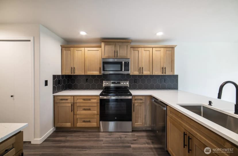 Property photo for 520 N Laventure Road, Mount Vernon photo 5