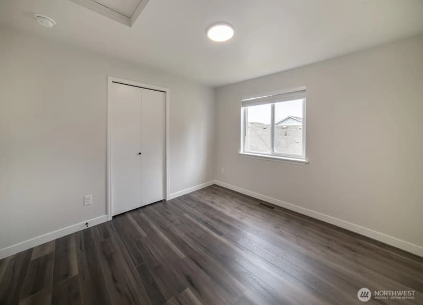 Property photo for 520 N Laventure Road, Mount Vernon photo 16